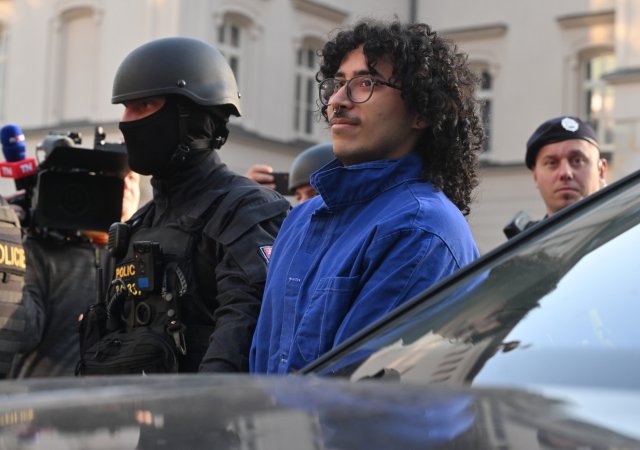 Soud bude rozhodovat o další vazbě v případu požáru zbrojovky v Pardubicích