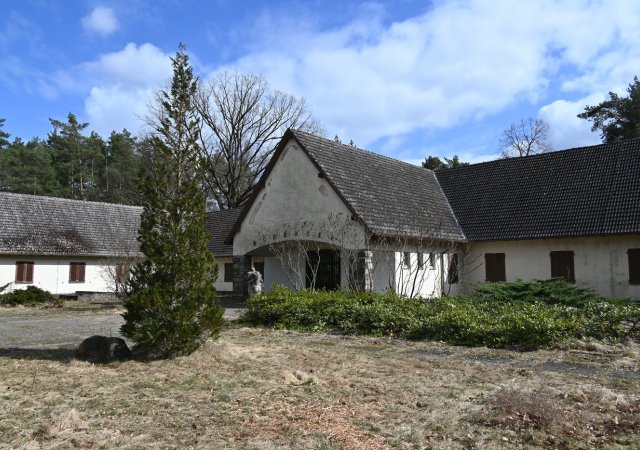 S areálem kolem Goebbelsovy vily si úřady nevědí rady, mohl by posloužit armádě