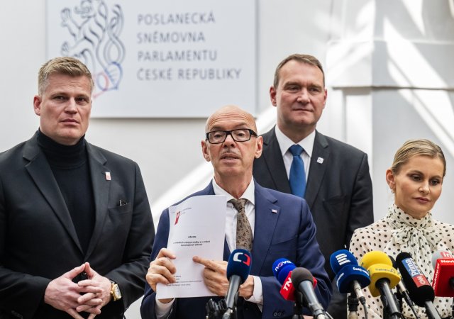 Ministr kultury Oto Klempíř (Motoristi sobě) představuje novinky ve financování ČT a ČRo