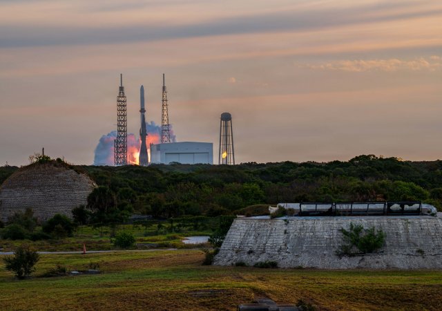Raketa Blue Origin při startu