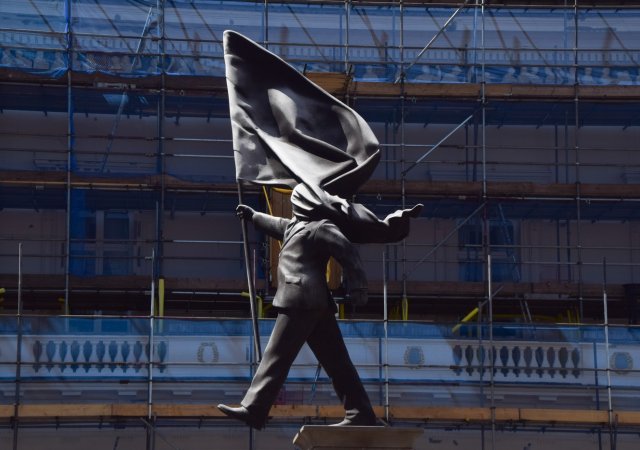 V centru Londýna byla vztyčena socha, k níž se přihlásil Banksy