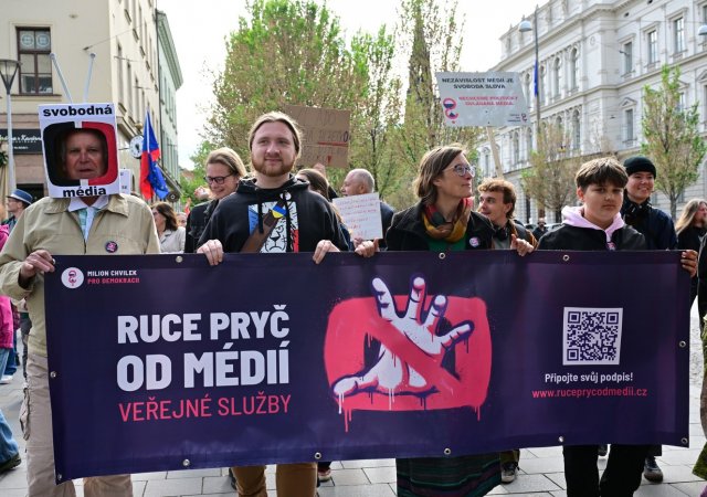 demonstrace na podporu veřejnoprávních médií v Česku a proti novele zákona o jejich financování