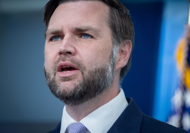 Cesta k dohodě s Íránem se komplikuje. Vance do Švýcarska neletí