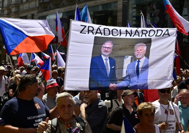 Odpůrci sjezdu sudetských Němců zaplnili náměstí v Brně. Zněl husitský chorál