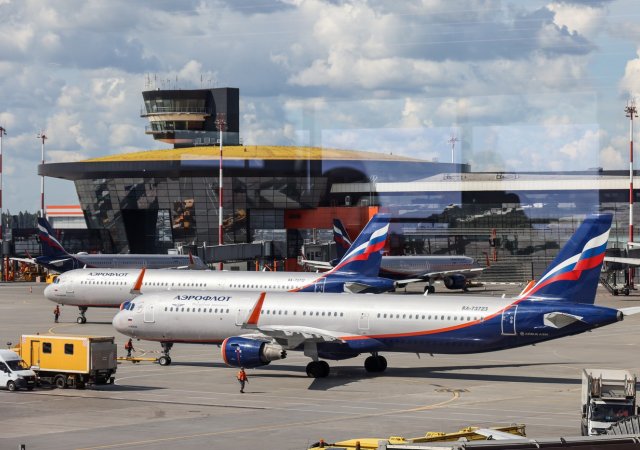 „Bezpečné dny na ruském nebi skončily.“ Zelenskyj varuje aerolinky, Moskva slibuje odpověď