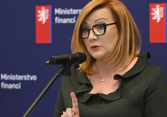 Účtenky jen na přání, evidence i pro platby kartou. Nová EET míří do druhého čtení