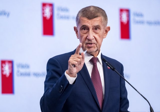 Babiš couvá z vyšších slev na jízdném. Připustil, že možná nebudou ani příští rok