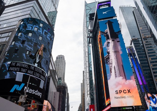 SpaceX a Anthropic vysávají trh. Pro menší IPO nezbývá místo