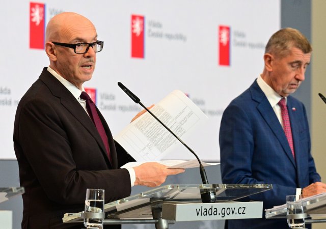 Ministr kultury Oto Klempíř (za Motoristy) a premiér Andrej Babiš (ANO)