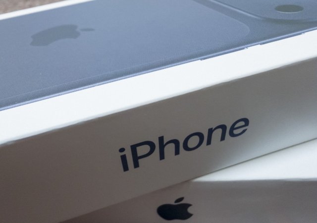 Telefony až o 6000 korun dražší? Nedostatek čipů může zasáhnout i Apple