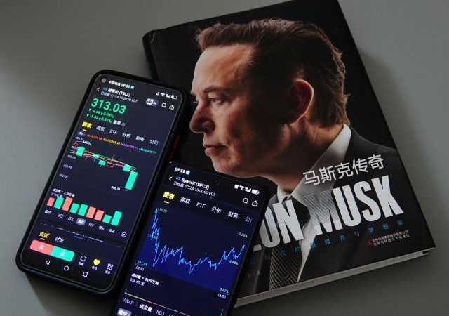 Elon Musk vlastnil ke konci června 48,4 procenta společnosti SpaceX