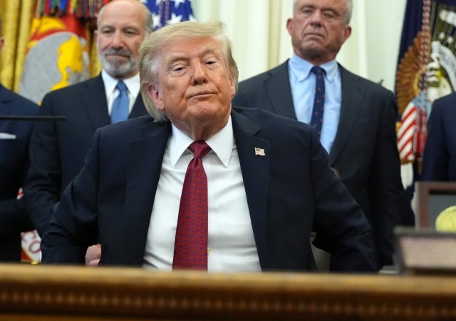 Americký prezident Donald Trump navrhl, aby se Hormuzský průliv přejmenoval na Trumpův průliv