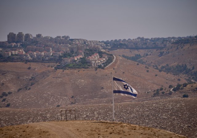 Izrael na omezení dovozu zboží z židovských osad reaguje sérií odvetných kroků proti Británii