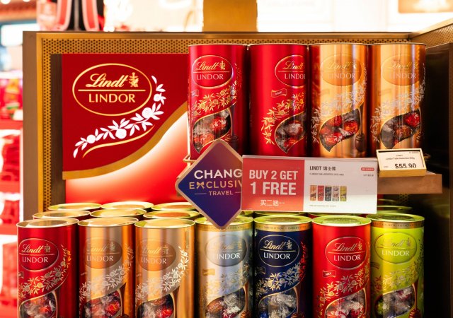 Lindt narazil na cenový strop. Zákazníci šetří, výrobce čokolády chystá zlevnění