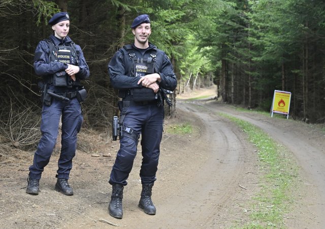 Kontaminace v bývalém vojenském prostoru Dobrá Voda na Šumavě zaměstnává armádu, policii i vedení ministerstva životního prostředí