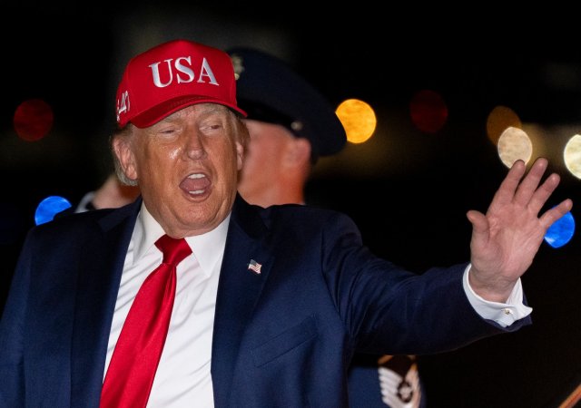 „K smíchu.“ Trump pohrozil Evropě „velmi masivními cly“ kvůli sbližování s Kanadou