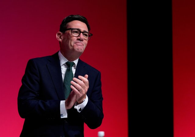 Británie zpátky v EU? Premiér Burnham otevřel dveře k obratu po příštích volbách