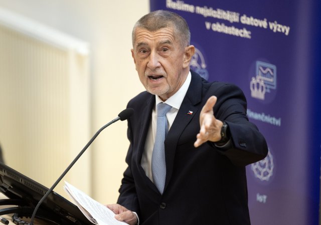 Babiš se pustil do bank. Vadí mu drahé hypotéky i miliardové zisky, slibuje zásah