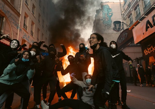 Lille a další města zavádějí zákaz vycházení, ve hře je i výjimečný stav