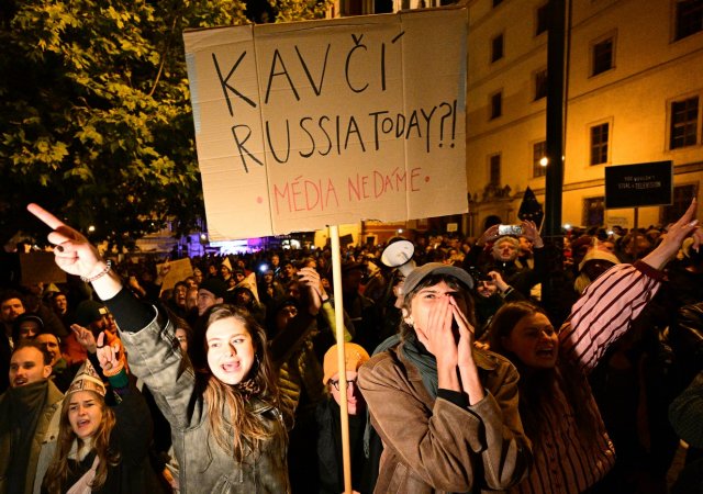 Demonstrace na Malostranském náměstí