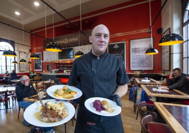 Roznáška jídla v restauraci