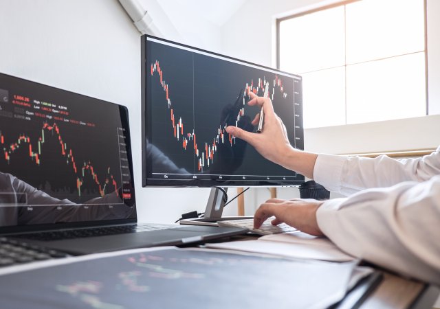 Investice do technologického sektoru klesají