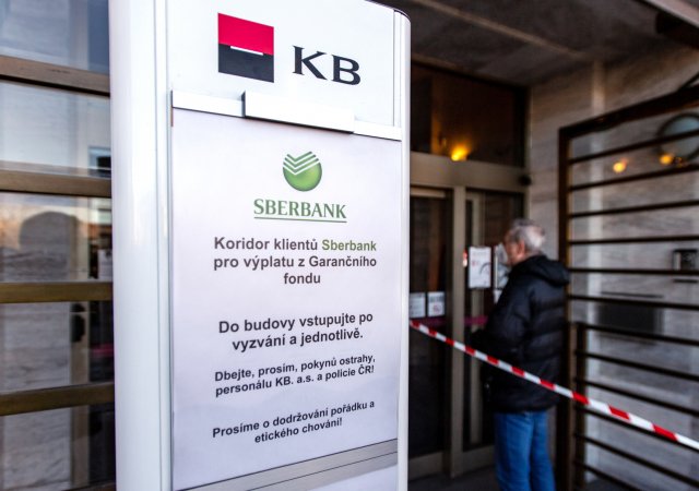 Výplata klientů Sberbank v pobočkách KB