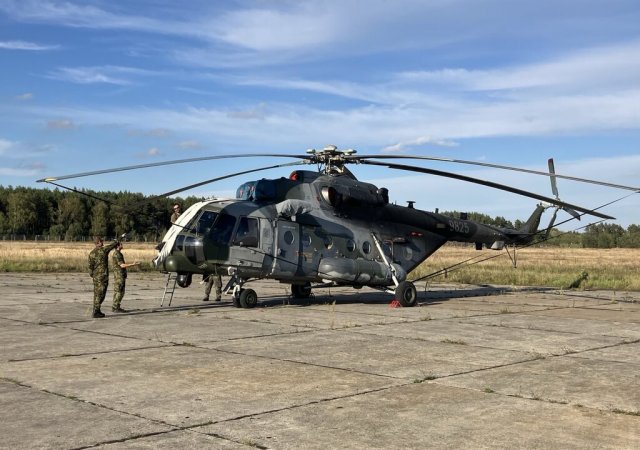 Tři české vrtulníky Mi-171Š přistály dnes odpoledne na východní hranici Polska