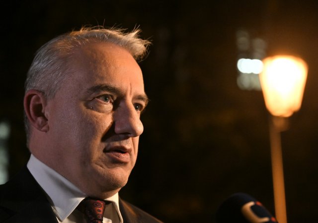 Odboráři zahájili mimořádný sněm. Volba Středuly je v ohrožení