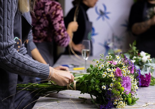 Floristky v květinářství Kytky od Pepy
