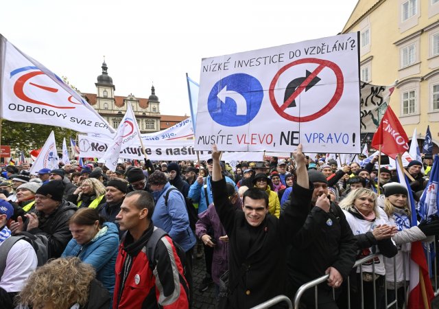 momentka z listopadového protestu odborářů
