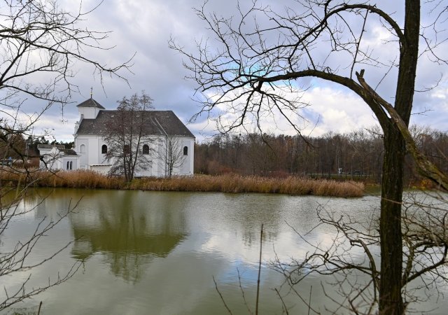 Šikmý kostel svatého Petra z Alkantary