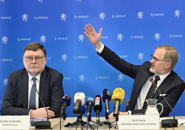 Premiér Petr Fiala a ministr financí Zbyněk Stanjura