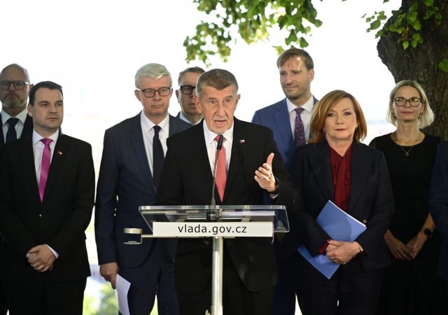 Vláda České republiky v čele s Andrejem Babišem (ANO) opět vypouští podivné balonky