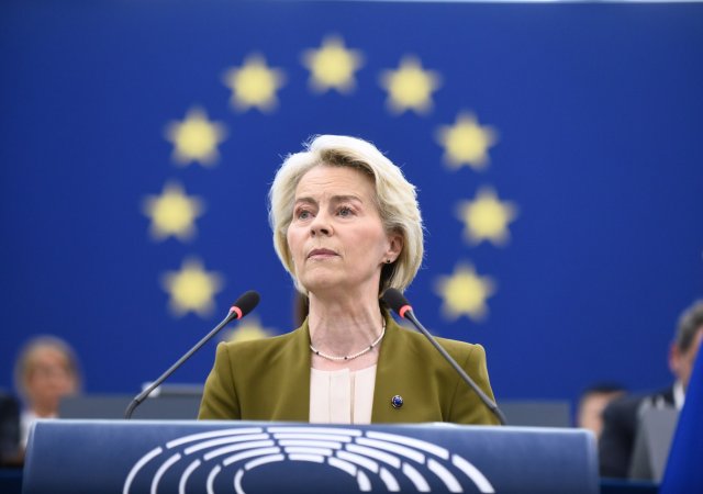 Evropská unie nezruší žádné sankce vůči Rusku, dokud Rusko neukončí svou válku na Ukrajině, uvedla při příchodu na summit EU v Bruselu šéfka Evropské komise Ursula von der Leyenová.