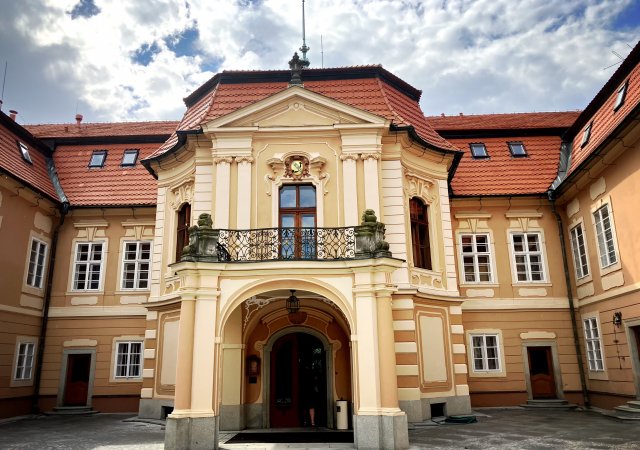 Za zámek Štiřín chce stát minimálně 720 milionů