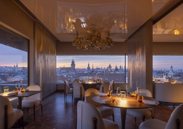 Dnes otevřel luxusní hotel Fairmont Golden Prague, dřívější InterContinental