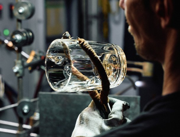 Zapomenuté řemeslo je zpět. Češi znovu vyrábějí pivní půllitry z křišťálu a míří s nimi do hospod