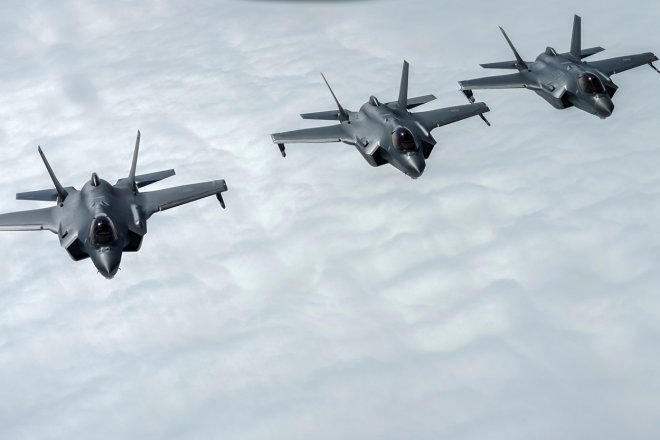 Norské stíhačky F-35 Lightning během cvičení Arctic Challenge Exercise (ACE) na letecké stanici Orlandet