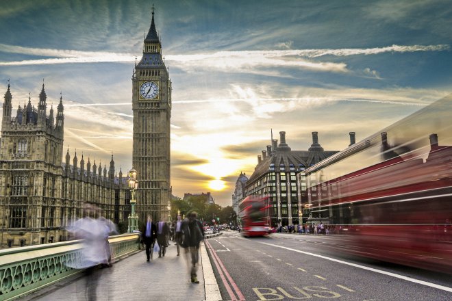 Brexit firmy odradil, Trumpova cla je mohou vrátit zpět do Británie