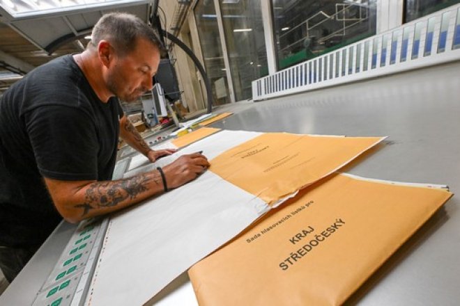 O čtyři více než minule. Kolik uskupení se letos utká o místa ve Sněmovně?