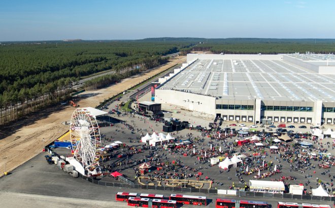 Gigafactory u Berlína se 9. října 2021 otevřela veřejnosti.