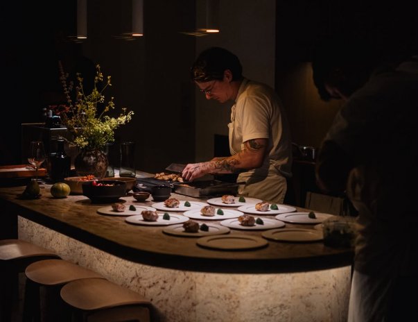 V březnu v Praze na Vinohradech otevře restaurace Kruh. Stojí za ní český fine diningový pankáč Petr Bartoš.