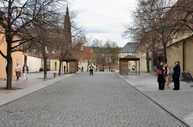 Takto budou vypadat kontrolní stanoviště při vstupech do areálu Pražského Hradu.