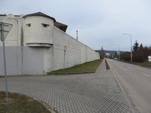 Vazební věznice Brno, pohled z ulice Kamenice