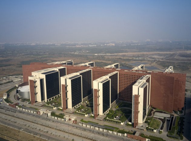 Větší než Pentagon. V Indii dokončili „království diamantů“, pojme několik desítek tisíc zaměstnanců. Na snímku budova Surat Diamond Bourse.