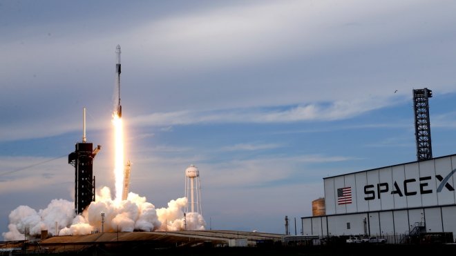 Vesmírná firma SpaceX v prvním čtvrtletí vykázala zisk