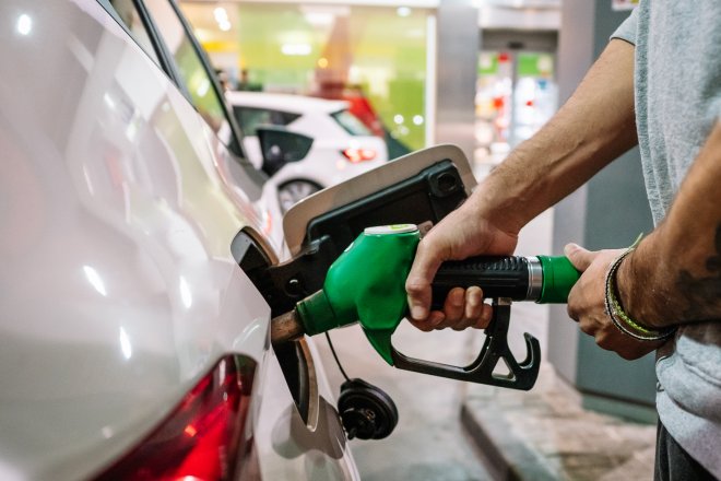 Benzin je v Česku nejlevnější za poslední roky