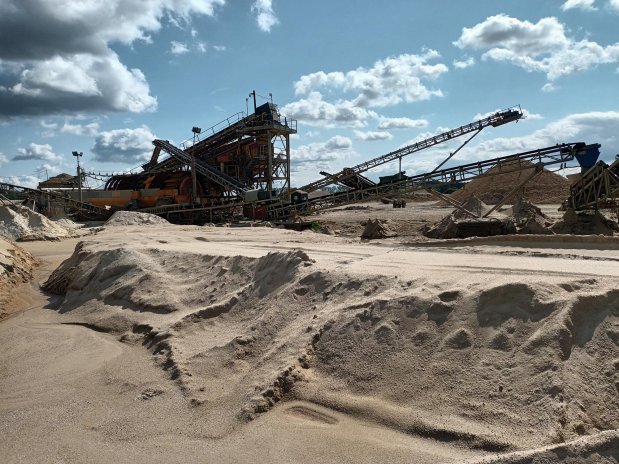 Těžba písku roste