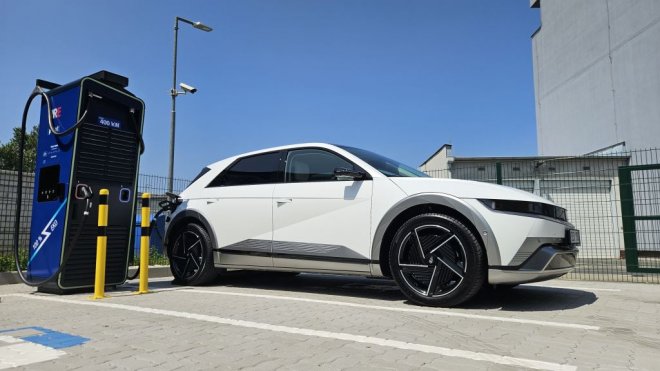 Majitelé elektromobilů mohou využívat celkem 868 dobíjecích stanic PRE Point, u kterých může v jednu chvíli dobíjet až 1 354 elektromobilů